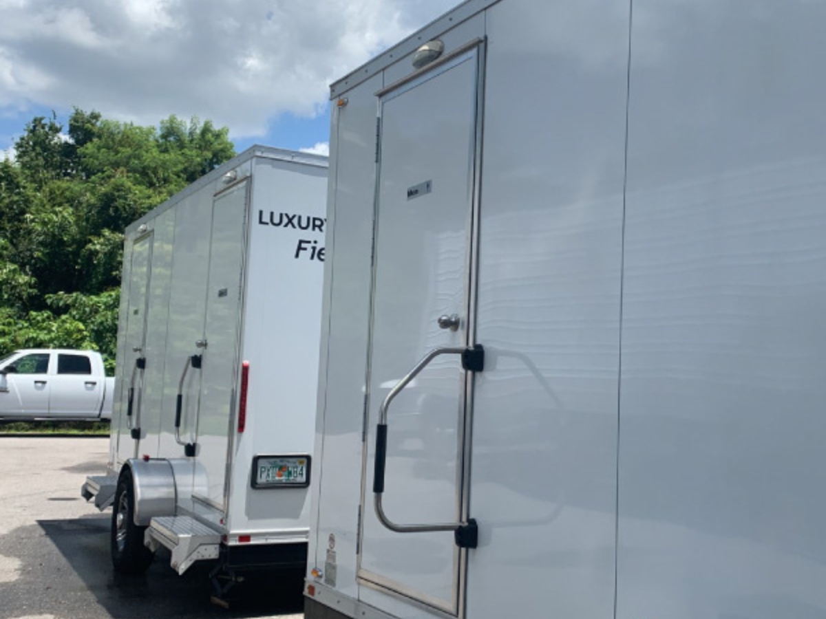 portable restroom rental in Tampa